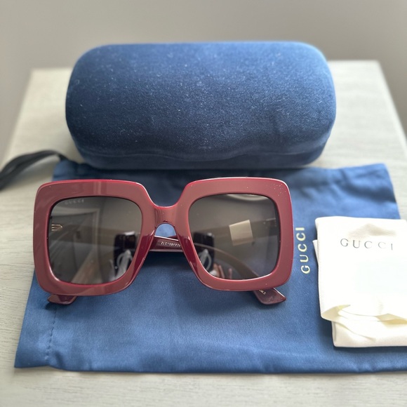 Gucci Oversized Sunglasses - Picture 2 of 6